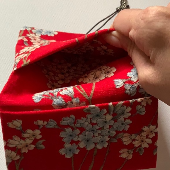 ⭐️HOST PICK 🥳 New Beautiful Cherry Blossom Tissue Pouch - Picture 4 of 7